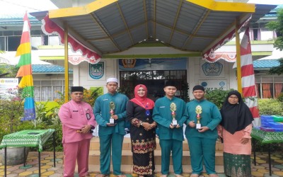 KEGIATAN RUTIN JUM'AT PAGI SEKALIGUS PENYERAHAN PRESTASI SISWA